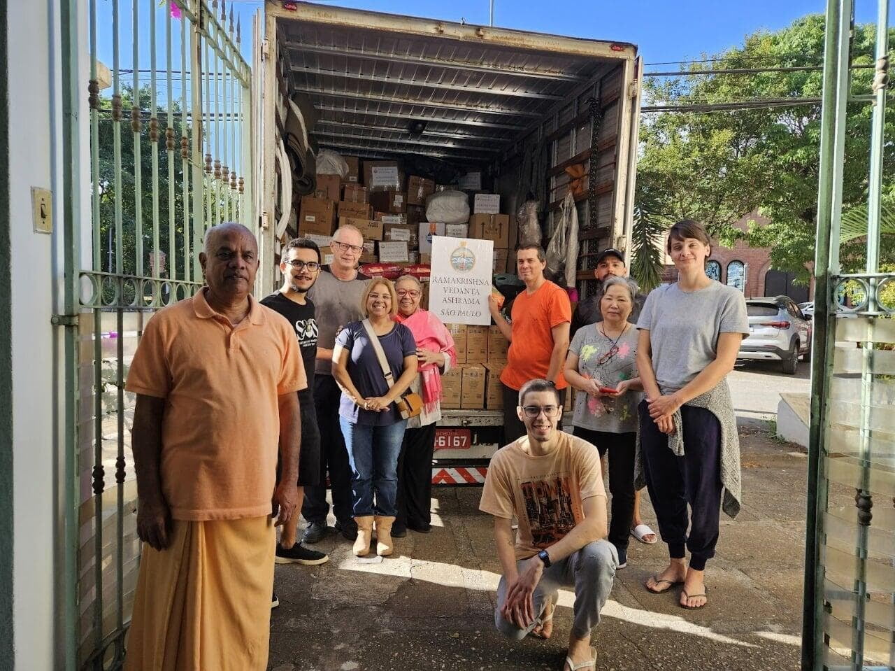 UM SERVIÇO HUMILDE À HUMANIDADE - Ramakrishna Vedanta Ashrama